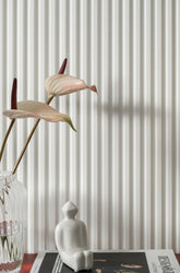 Pannelli decorativi 3D a lamelle doghe bianche pitturabili, boiserie per rivestimento pareti da interno| DOGHE STRETTE | Lunghezza 2,7 metri o 2 metri | Pannelli acustici componibili in duropolimero